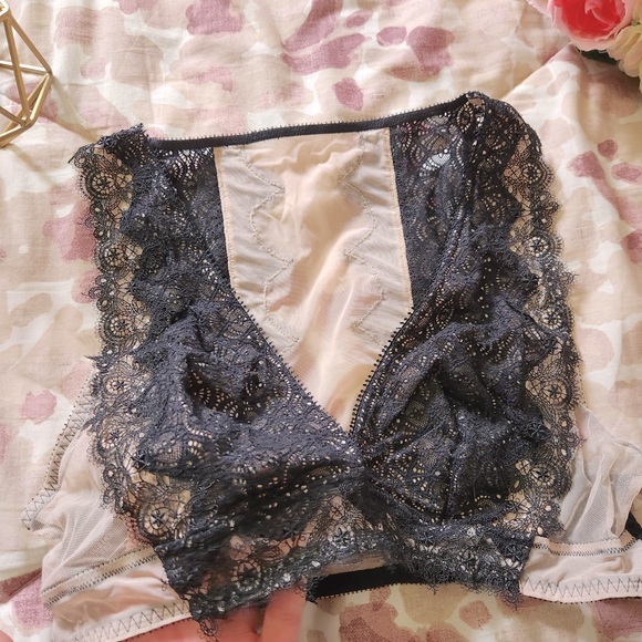 Victoria’s Secret Lace Bralette - Picture 1 of 5
